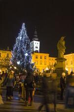 * Z DĚNÍ VE MĚSTĚ